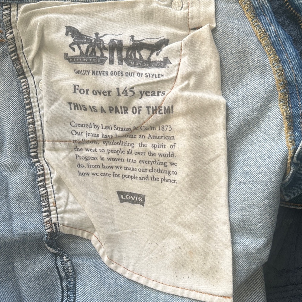 Levi's Classic Blue Denim Jeans - Picture 5 of 5